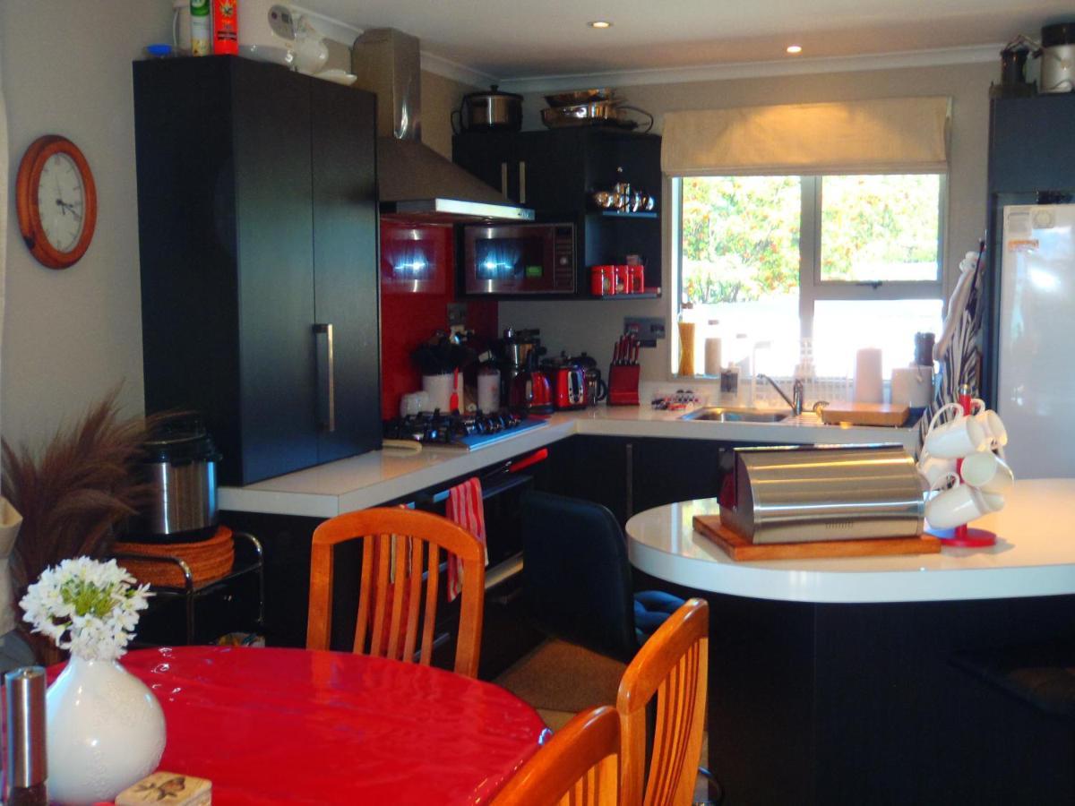 Lakefront Fantail Cottage Lake Hawea, Wanaka Exterior foto