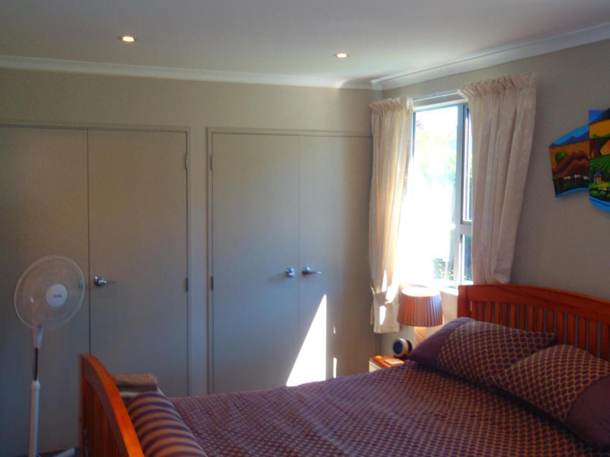 Lakefront Fantail Cottage Lake Hawea, Wanaka Exterior foto